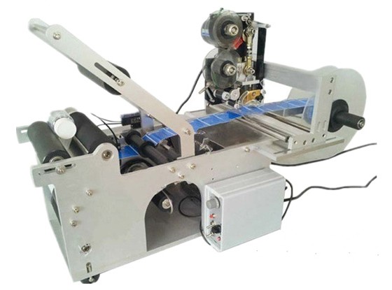 Puoliautomaattinen pyöreä pullon tarratarra kooditulostimella